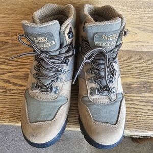 Lady's Vasque Clarion Impact Boots